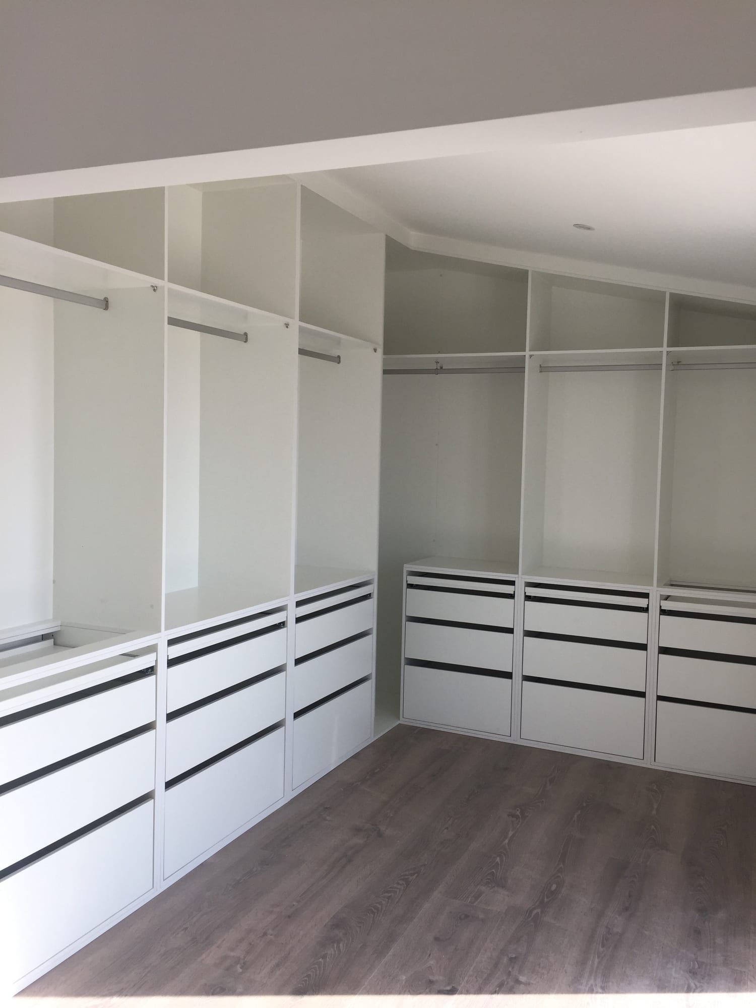 Closets — Total White, 1