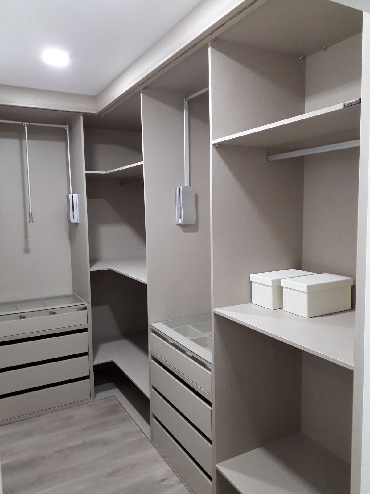 Closets — Branco e grafite, 1