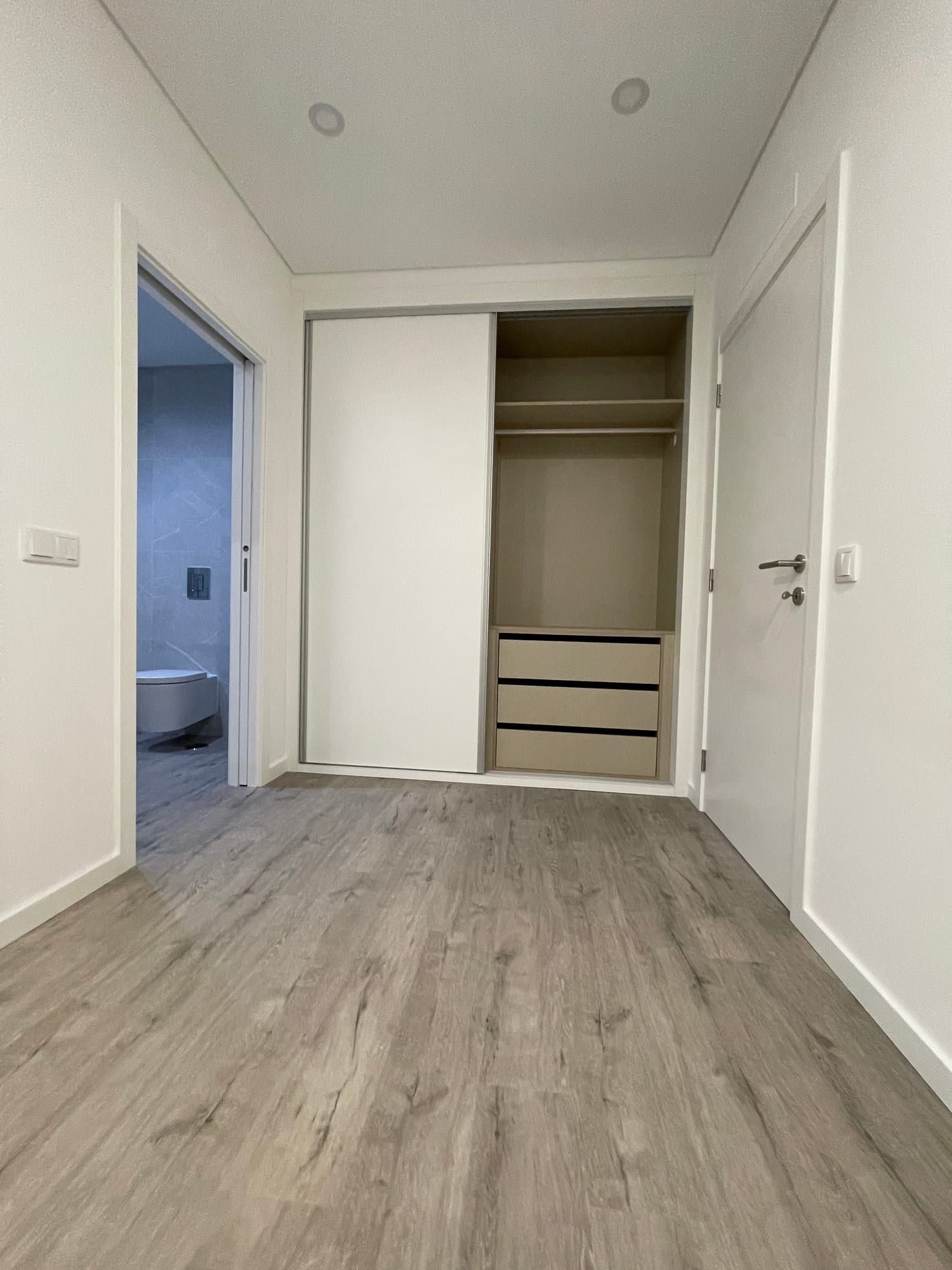 Closets — Cinza e nogueira, 2