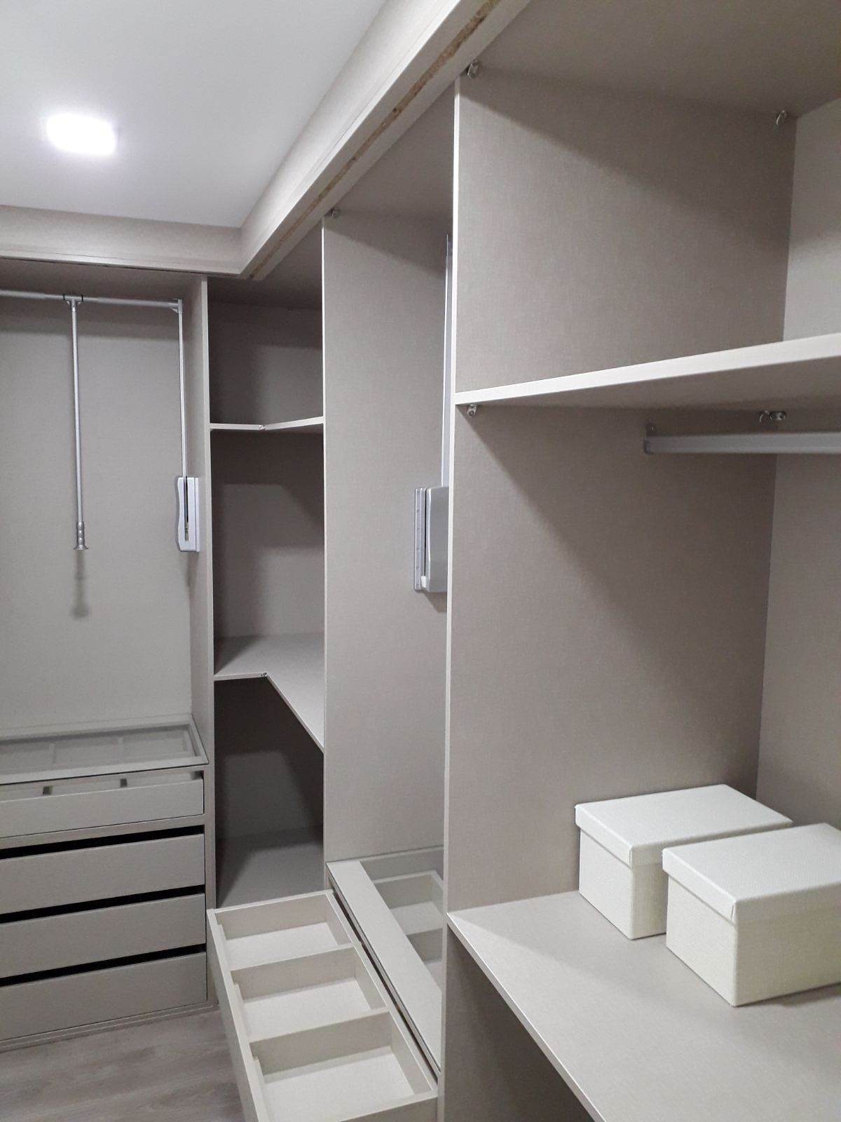 Closets — Branco e grafite, 2
