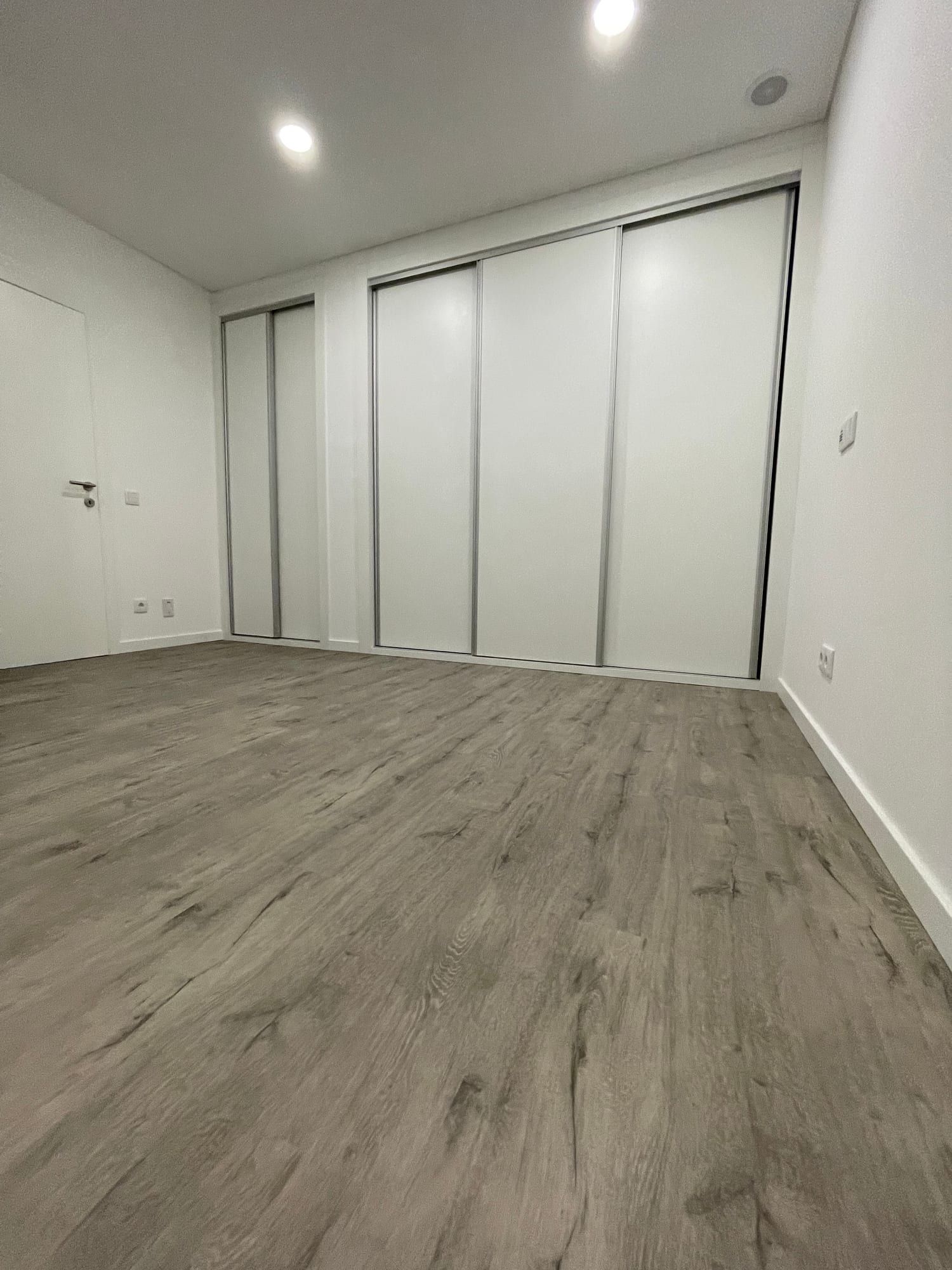 Portas deslizantes — Cinza e nogueira, 2