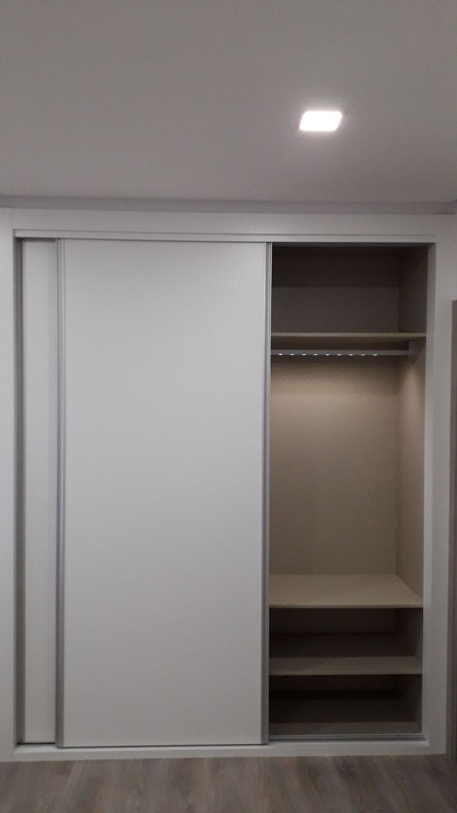 Portas deslizantes — Branco e grafite, 2